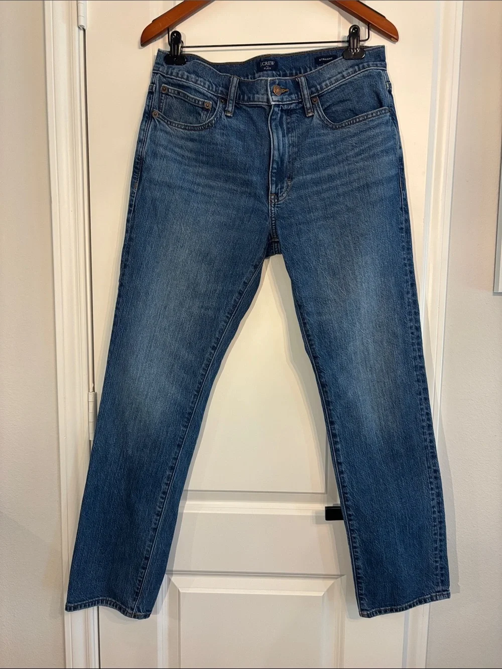 J. Crew Flex Straight-Leg Relaxed Men's Medium Wash Denim Jeans. Size 31X30